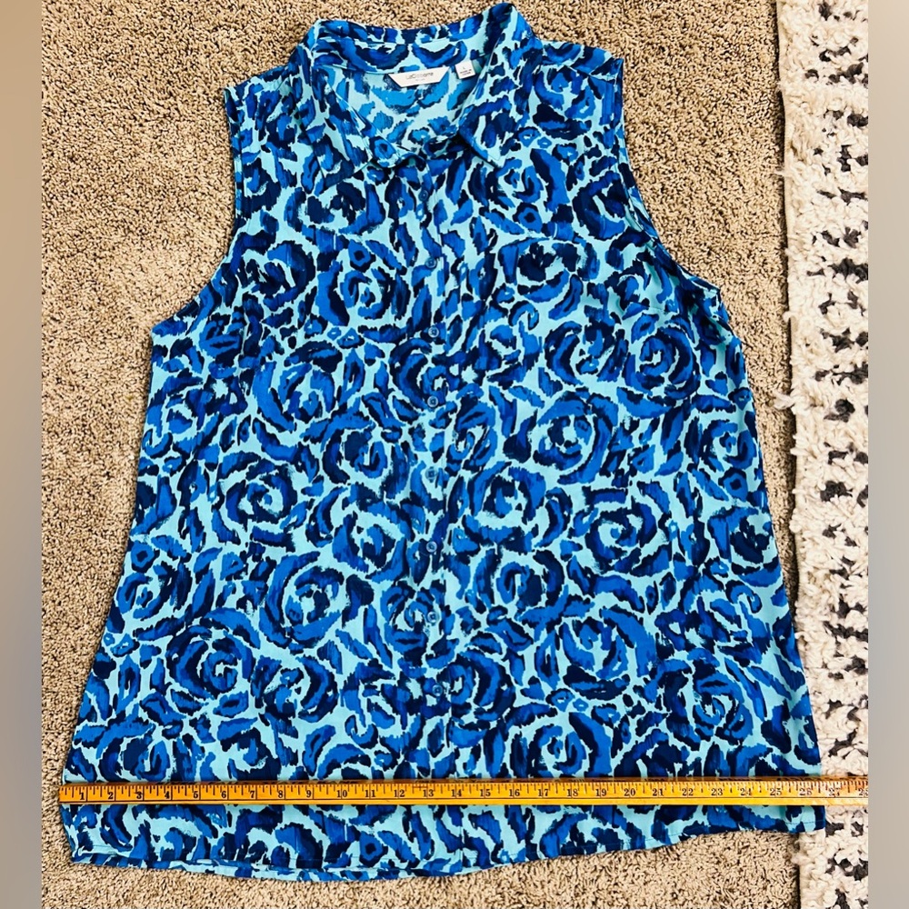 Liz Claiborne Sleeveless Button-Down Top – L | Blue Leopard Print | Flowy Fit - Picture 7 of 13